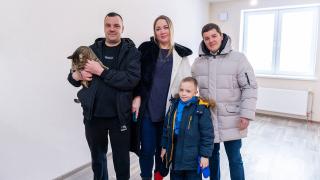 Дмитрий Артюхов вручил ключи от новых квартир 72 семьям в Лабытнанги