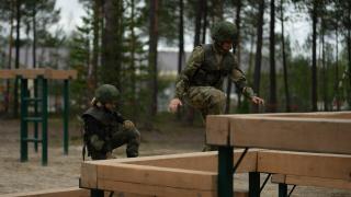 В Губкинском оборудовали военизированную полосу препятствий