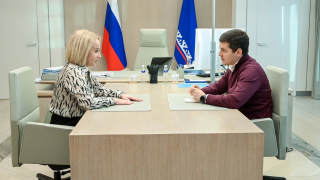 Дмитрий Артюхов провел рабочую встречу с главой Муравленко Еленой Молдован