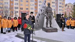Губернатор Ямала открыл мемориал в Новом Уренгое и вручил госнаграды участникам СВО