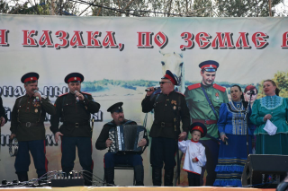 В Губкинском прошёл региональный фестиваль казачьей культуры «Лейся, песня казака, по земле России».